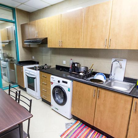 Small Budget Rooms For 'Girls' Only In Dubai, Marina Exterior foto